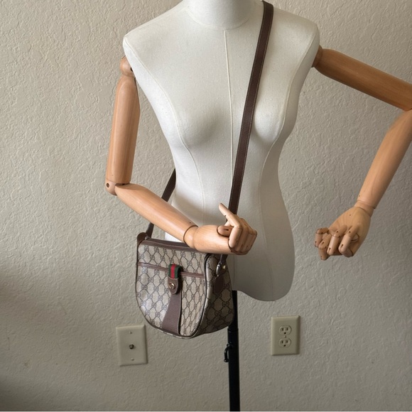 Vintage Gucci Sherry Line Crossbody Bag - Picture 9 of 16